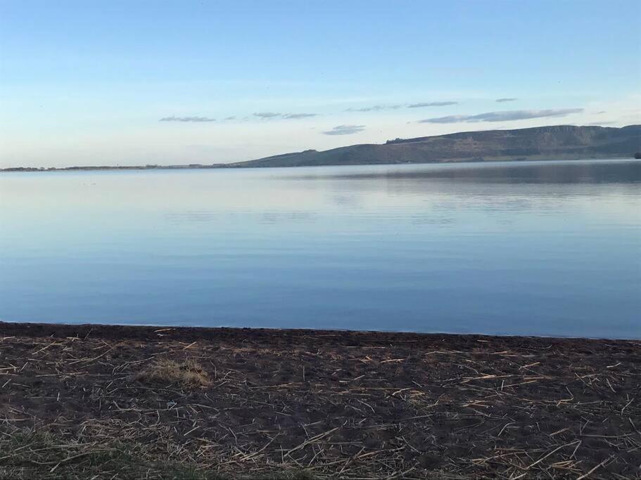 キンロスLoch Leven Getaway - 2 Bed Houseアパートメント エクステリア 写真