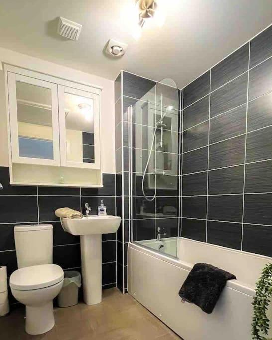 キンロスLoch Leven Getaway - 2 Bed Houseアパートメント エクステリア 写真